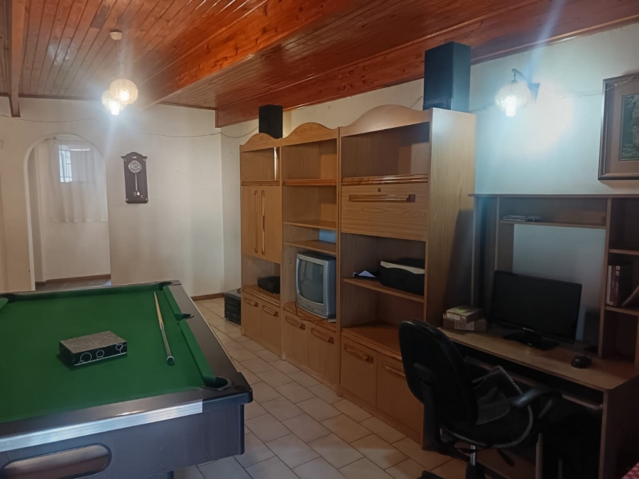 4 Bedroom Property for Sale in Heuwelsig Northern Cape